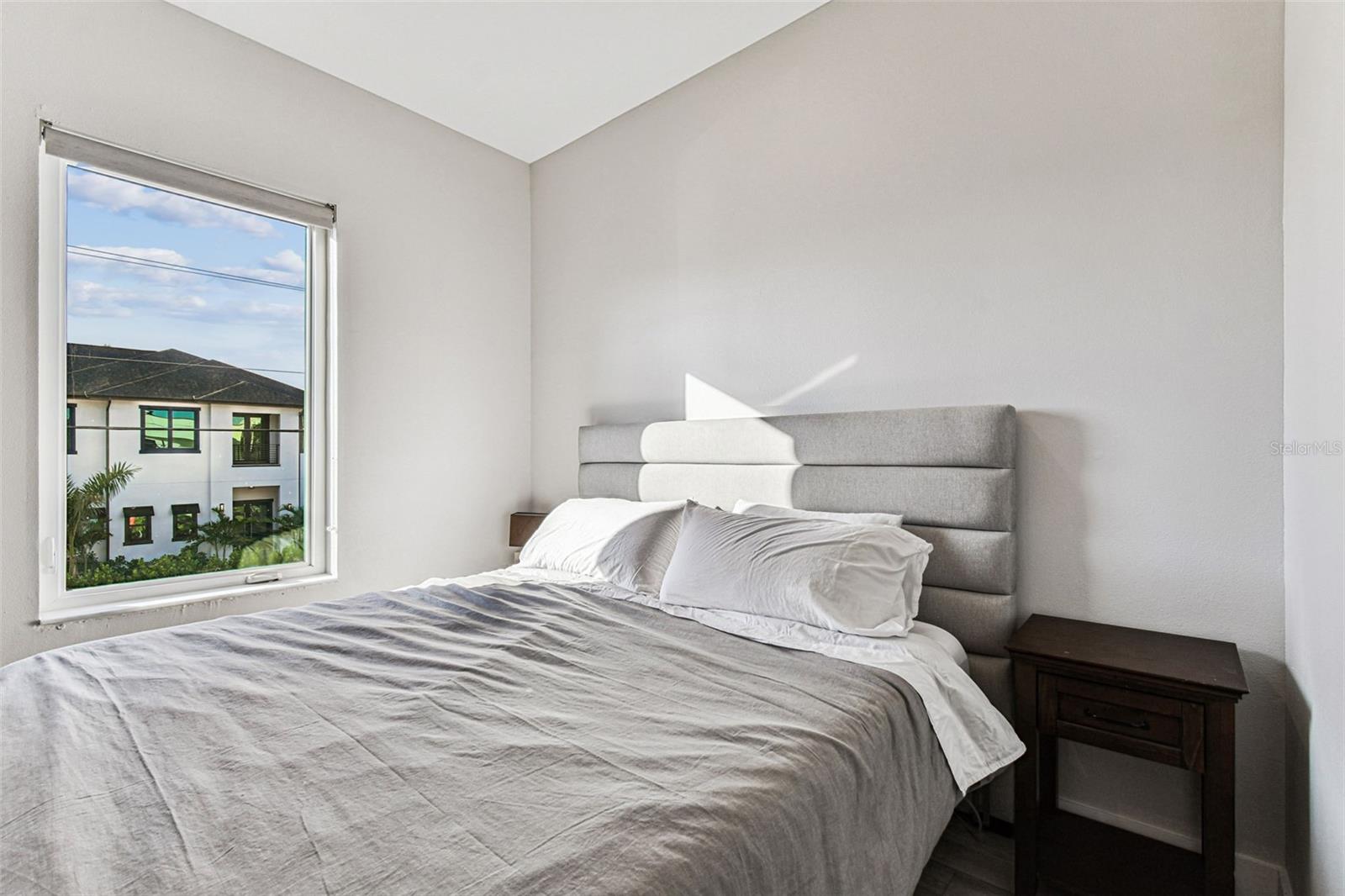 Image 38 of 53 For 3704 Lynwood