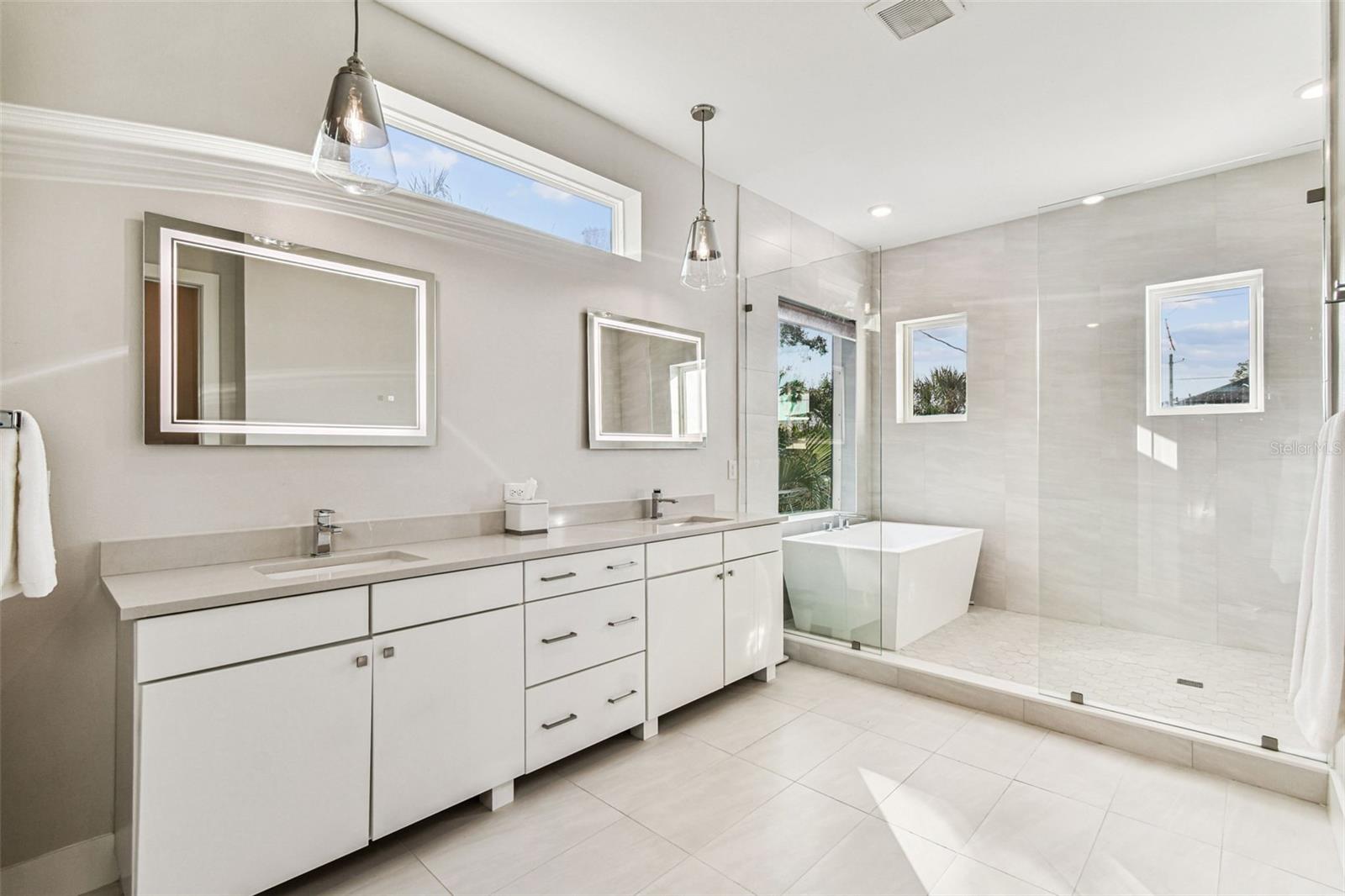 Image 6 of 53 For 3704 Lynwood