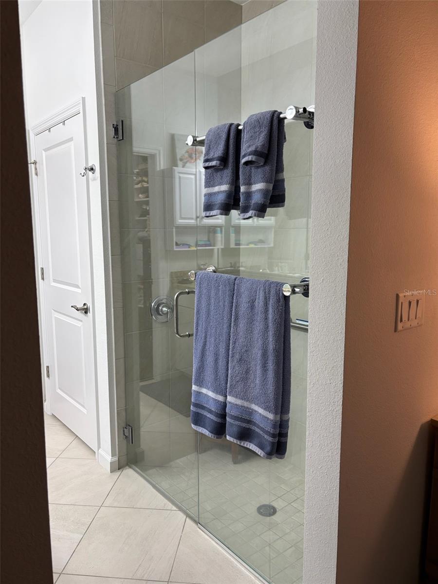 Image 12 of 14 For 562 Landshark Boulevard