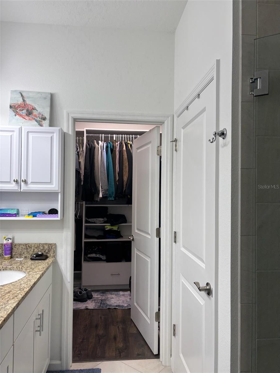 Image 13 of 14 For 562 Landshark Boulevard