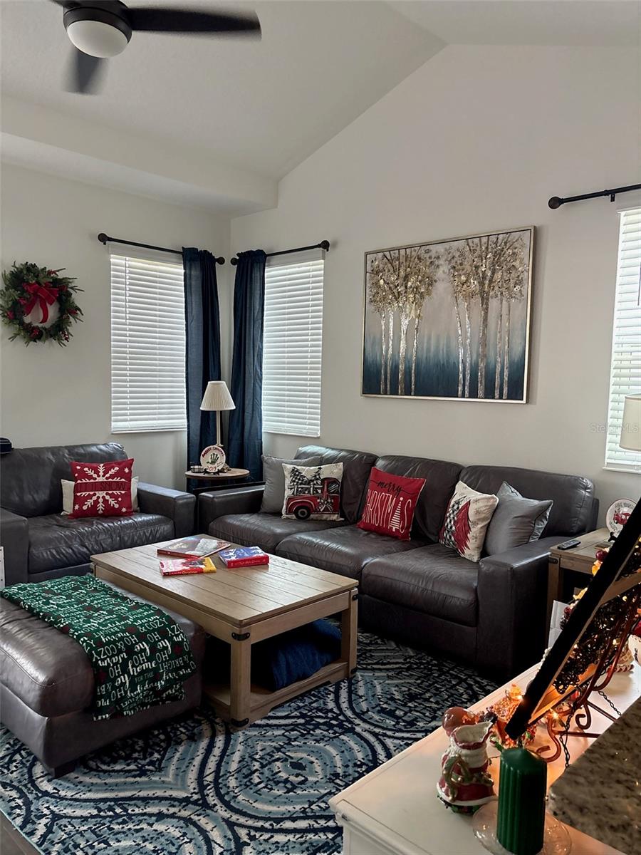 Image 3 of 14 For 562 Landshark Boulevard