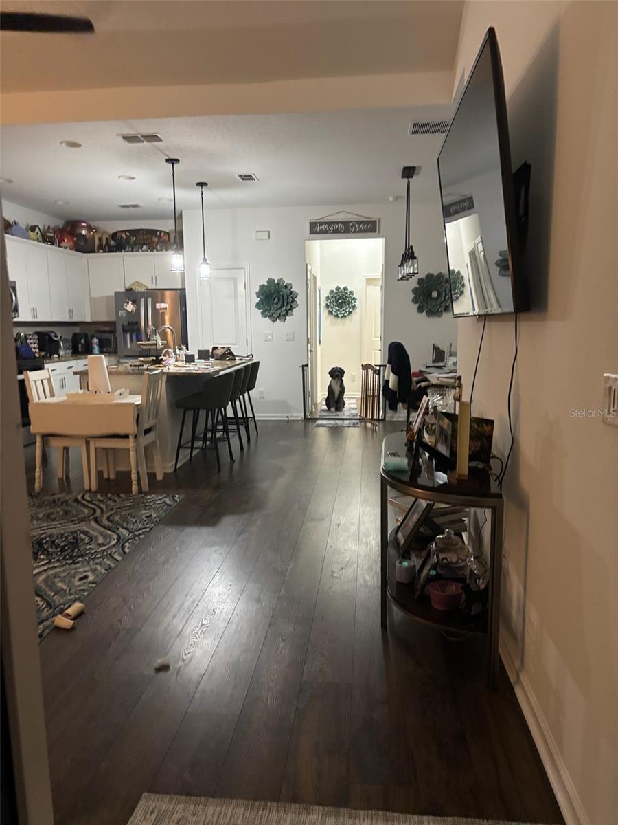 Image 4 of 14 For 562 Landshark Boulevard