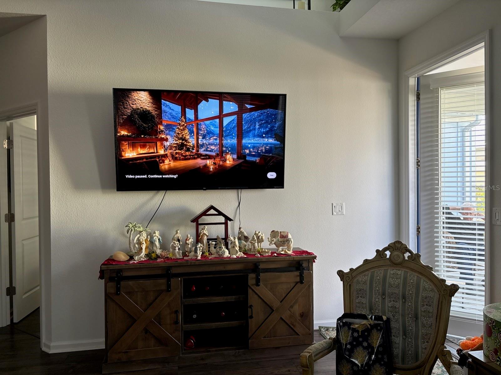 Image 5 of 14 For 562 Landshark Boulevard