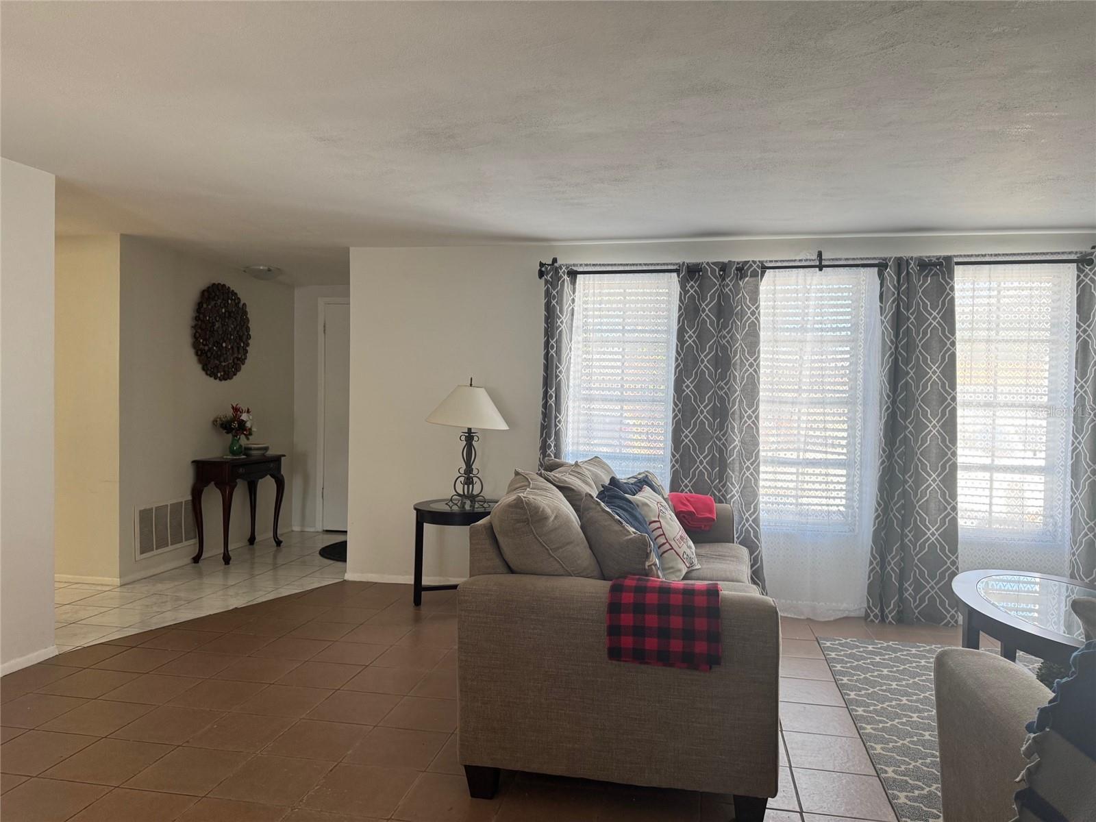 Image 2 of 25 For 11234 Linden Lane