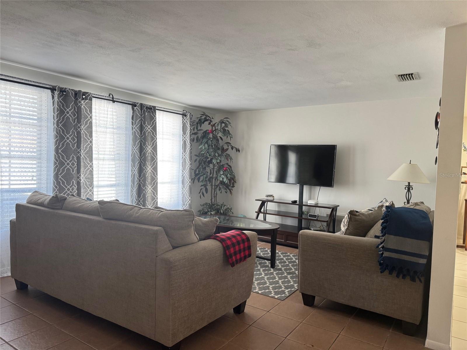 Image 3 of 25 For 11234 Linden Lane