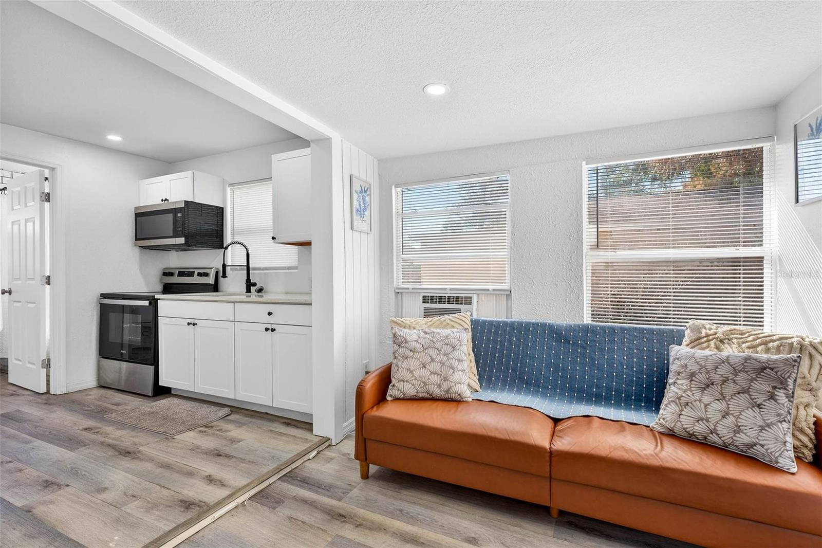 Image 30 of 64 For 4496 Star Street N