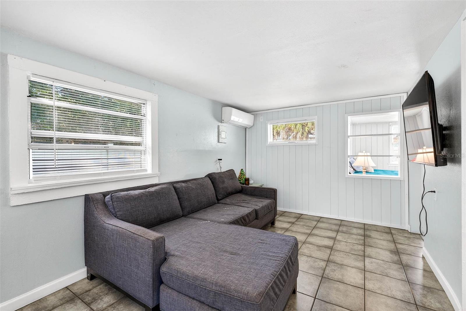 Image 5 of 64 For 4496 Star Street N