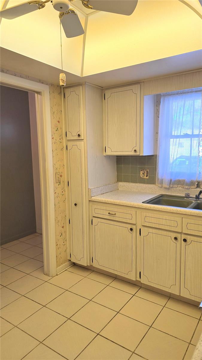 Image 35 of 52 For 1626 Lake Avenue 2