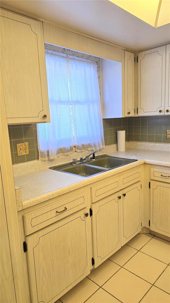 Image 36 of 52 For 1626 Lake Avenue 2