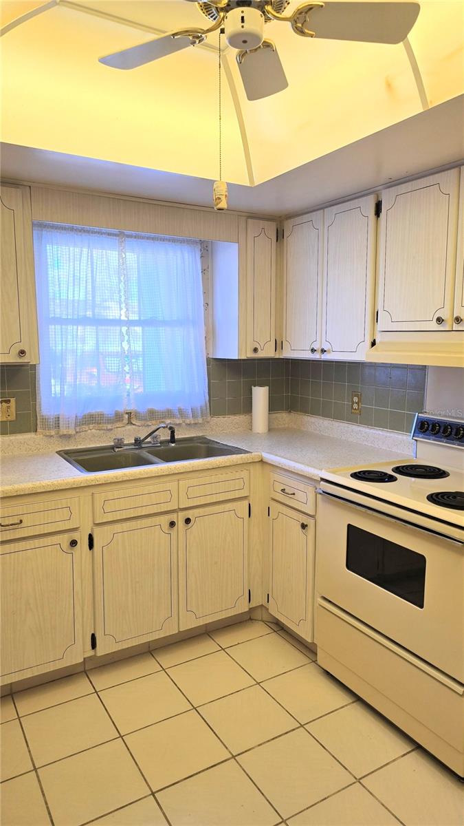 Image 37 of 52 For 1626 Lake Avenue 2