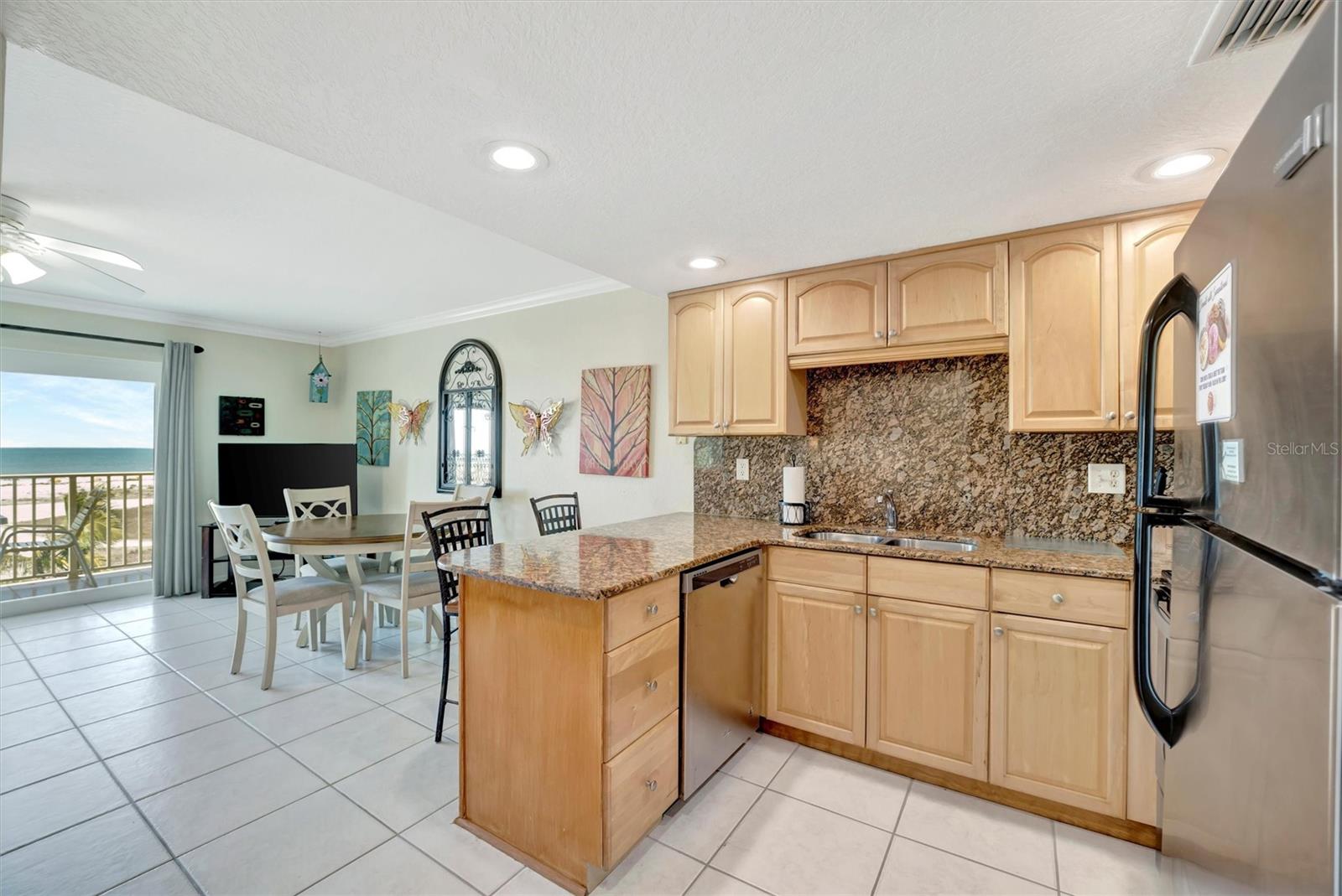 Image 14 of 56 For 11360 Gulf Boulevard 505