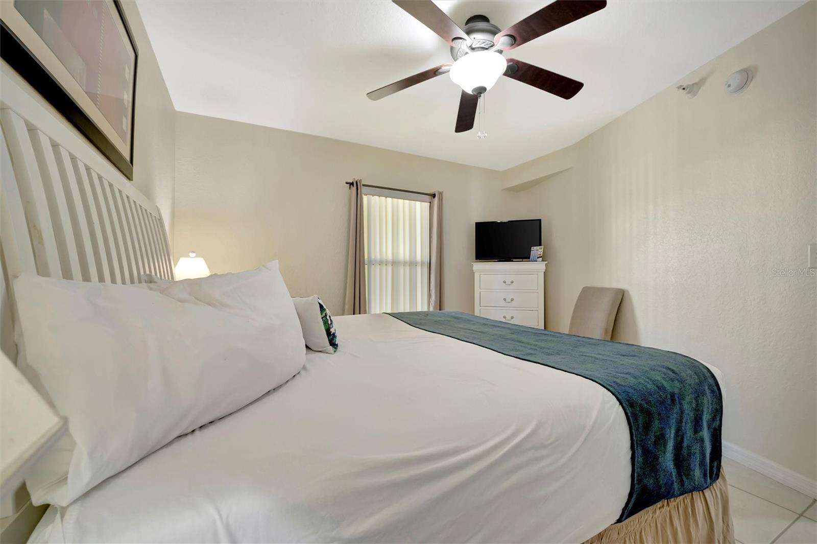 Image 41 of 56 For 11360 Gulf Boulevard 505