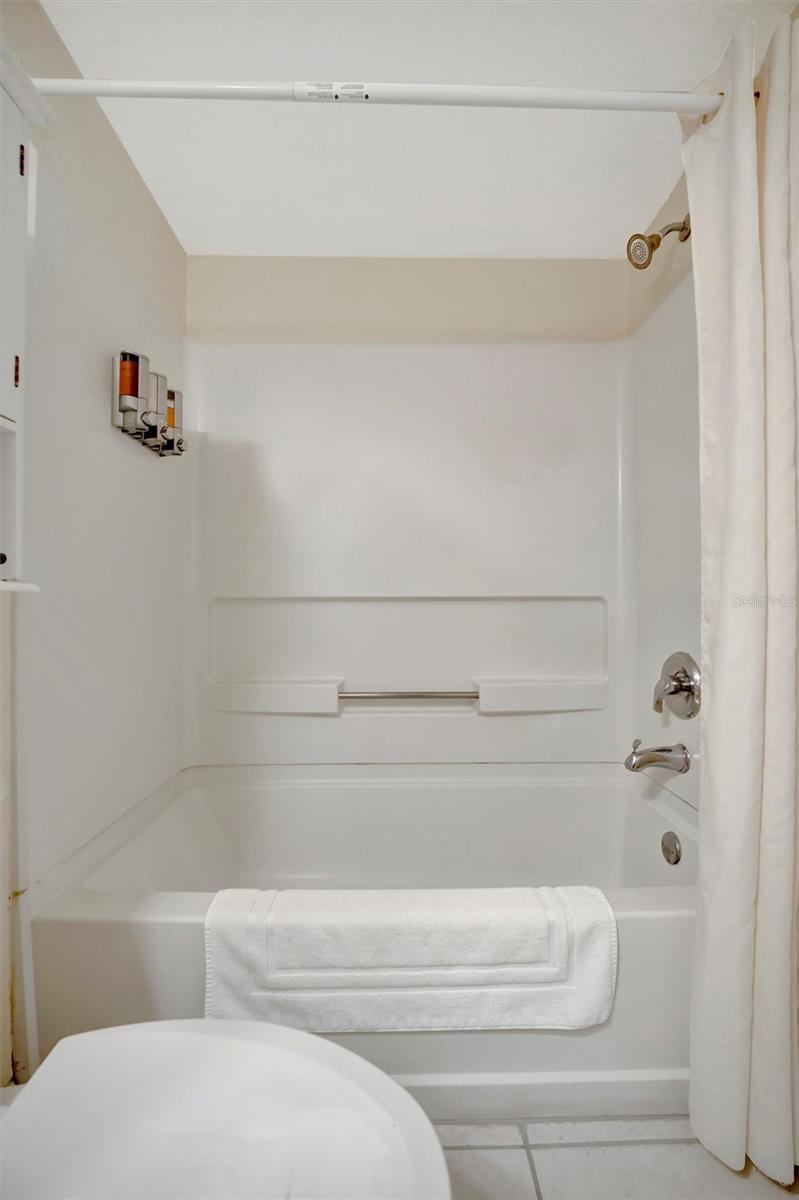 Image 45 of 56 For 11360 Gulf Boulevard 505