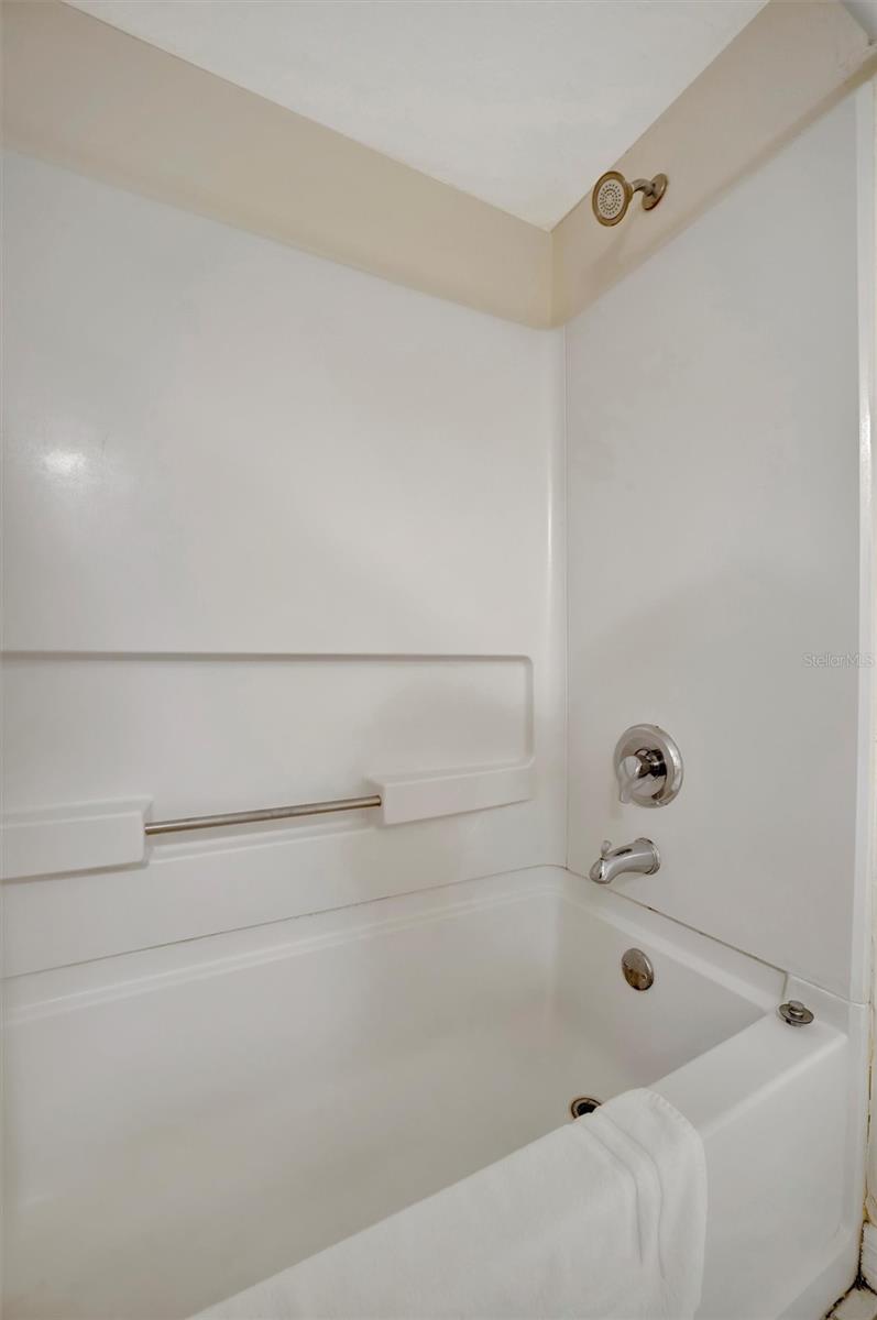 Image 46 of 56 For 11360 Gulf Boulevard 505