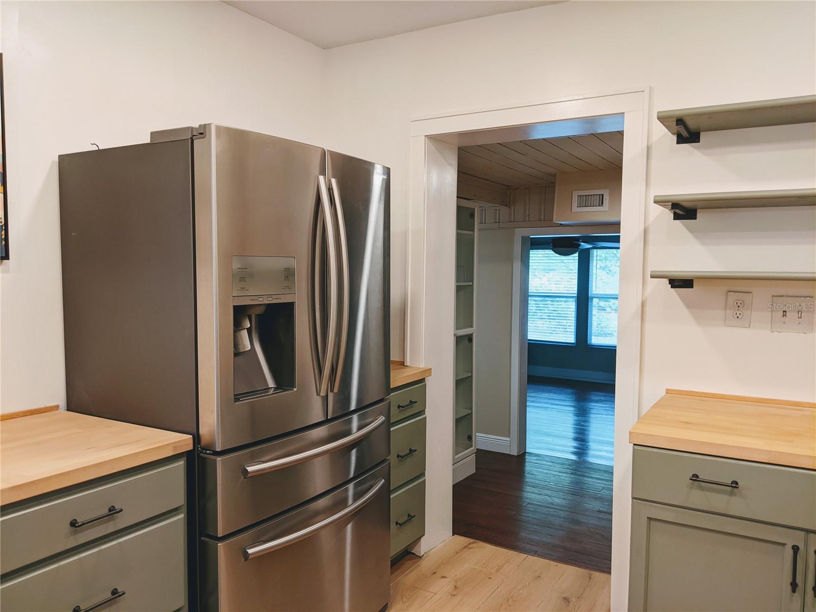 Image 19 of 29 For 5907 Tampa Street