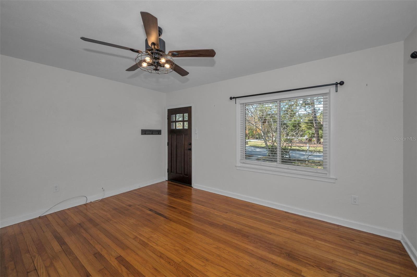 Image 13 of 48 For 1529 Paloma Lane