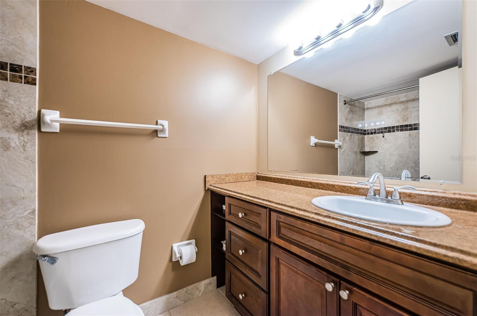 Image 20 of 34 For 4880 Locust Street Ne 227