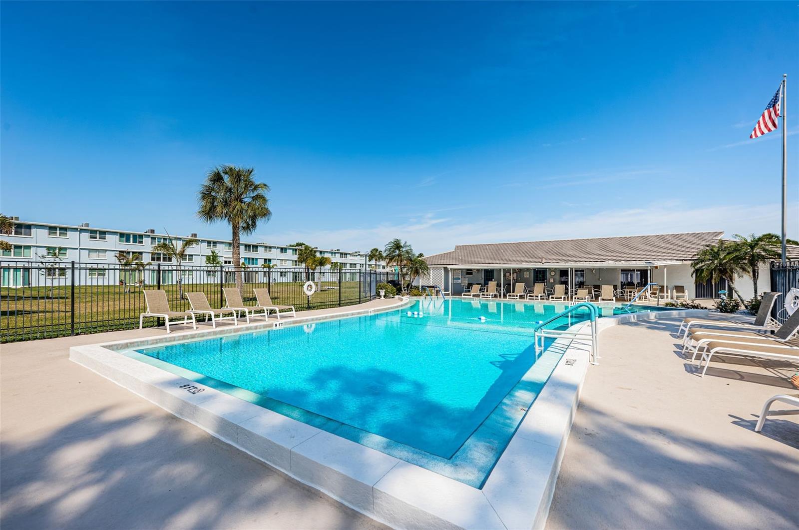 Image 26 of 34 For 4880 Locust Street Ne 227