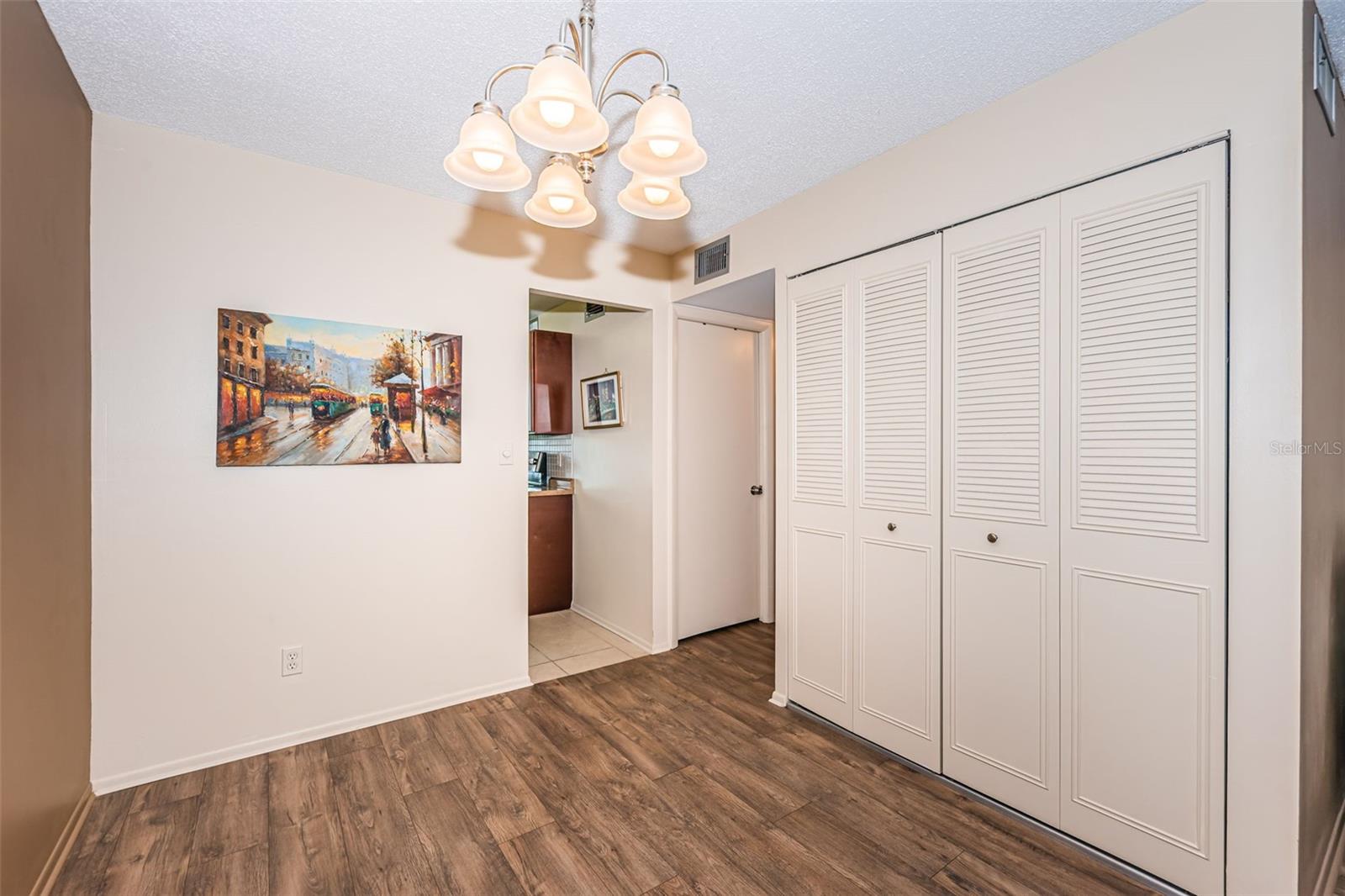 Image 5 of 34 For 4880 Locust Street Ne 227