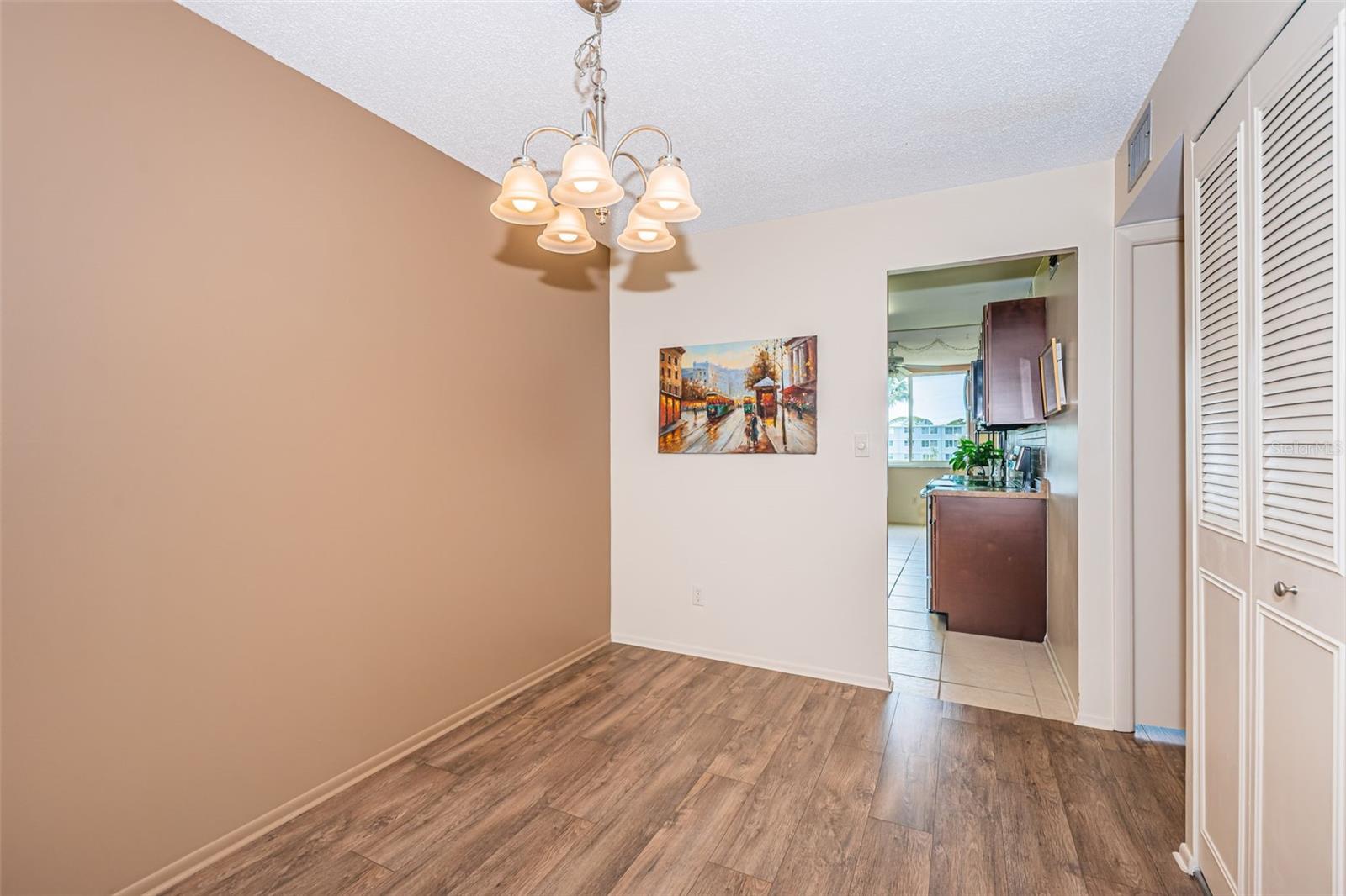 Image 6 of 34 For 4880 Locust Street Ne 227