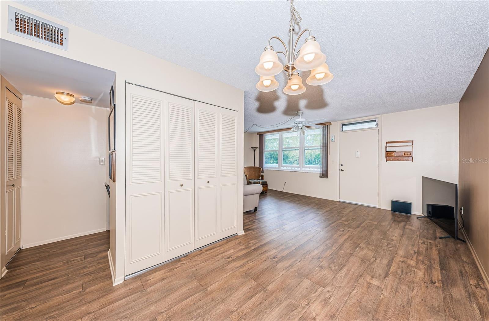 Image 7 of 34 For 4880 Locust Street Ne 227