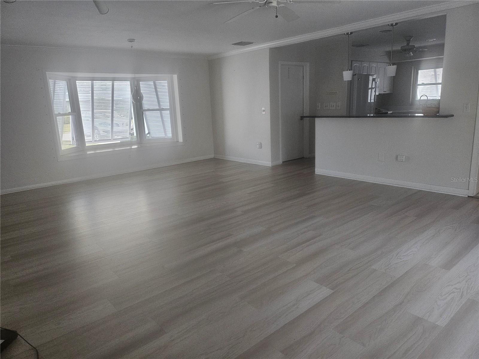 Image 3 of 11 For 332 2nd Street E