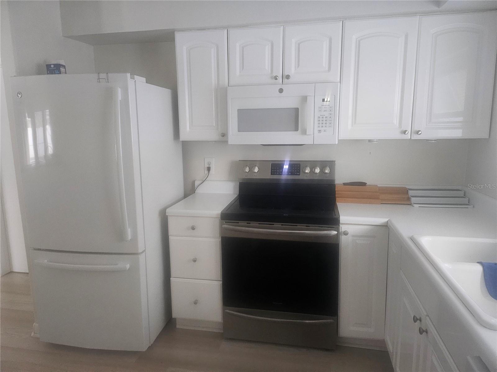 Image 4 of 11 For 332 2nd Street E