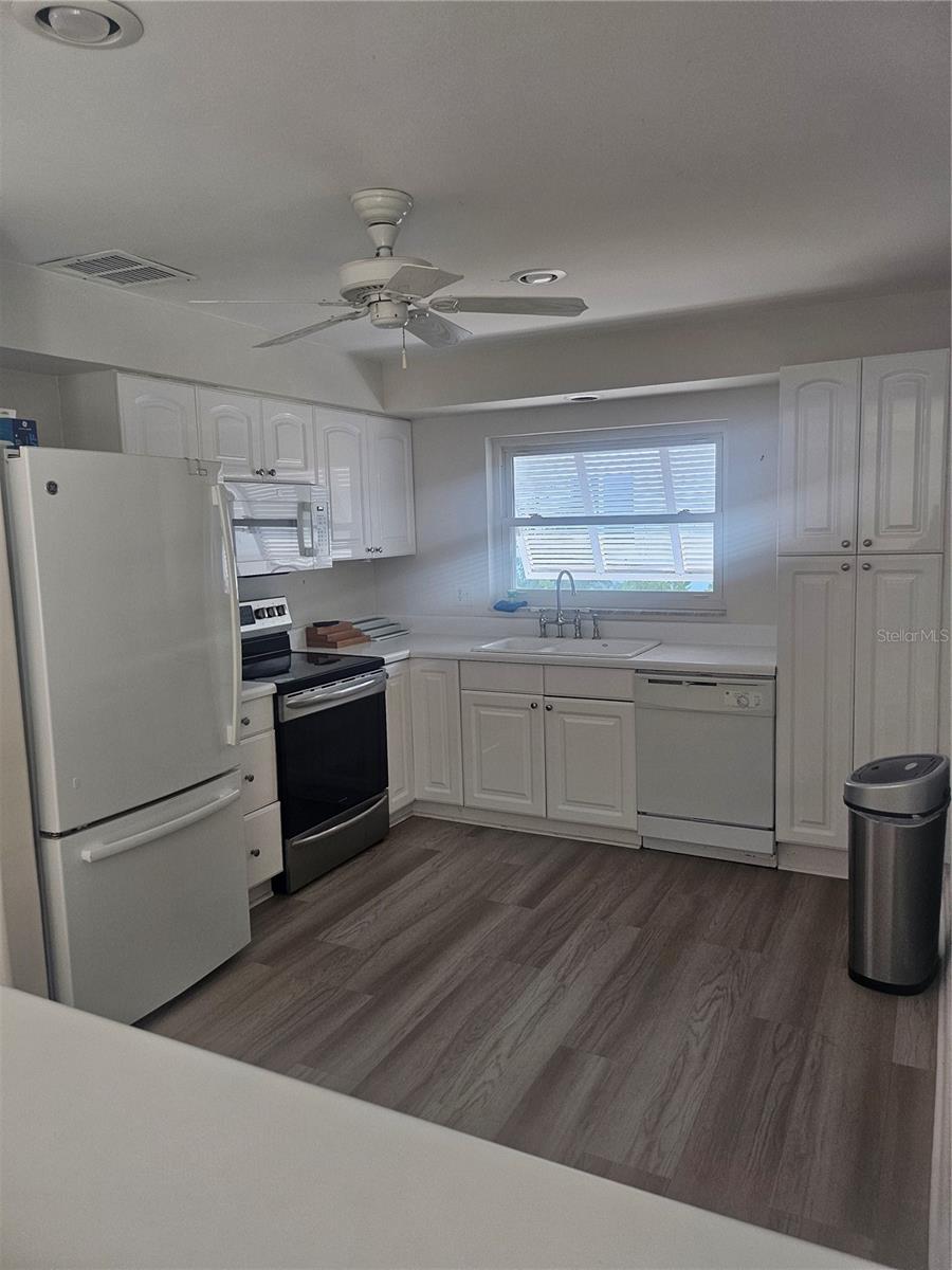 Image 5 of 11 For 332 2nd Street E