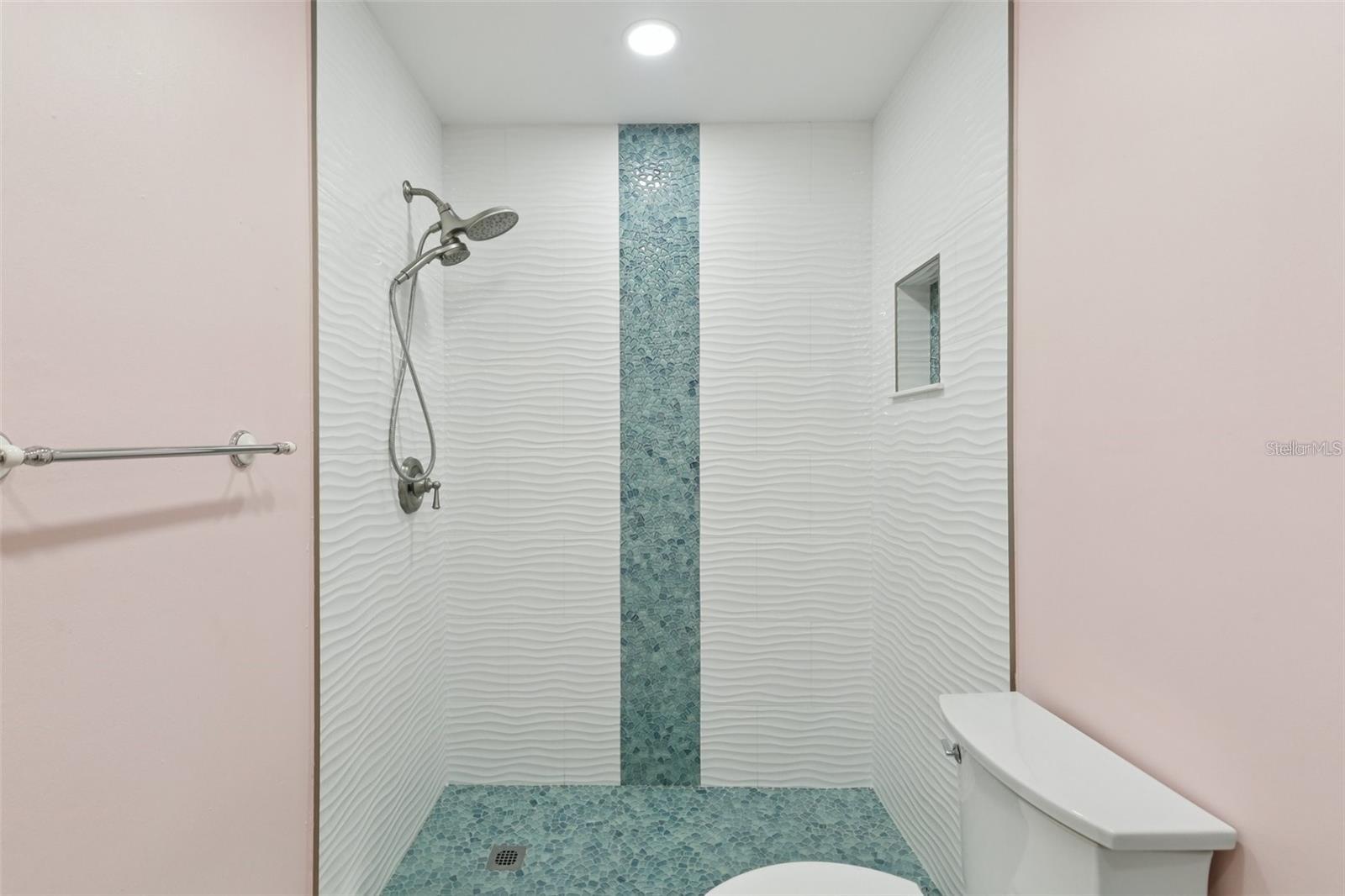 Image 22 of 27 For 14800 Walsingham Road 1215