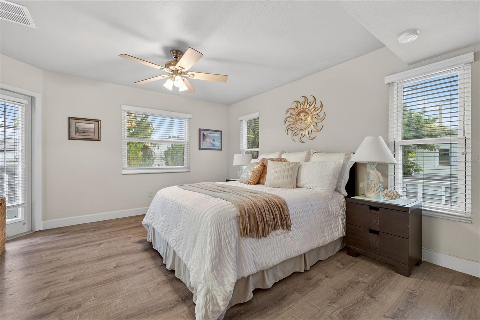 Image 9 of 27 For 118 94th Avenue