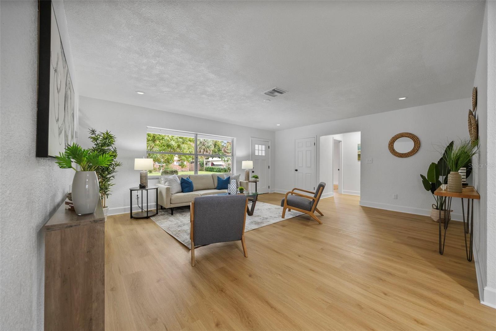 Image 10 of 47 For 4311 Narvarez Way S