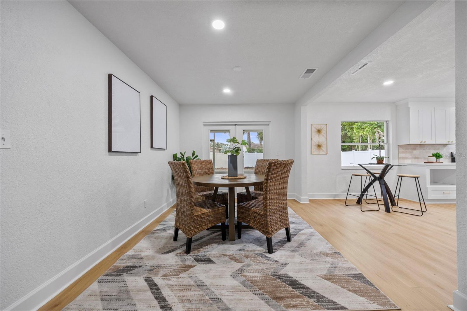 Image 12 of 47 For 4311 Narvarez Way S