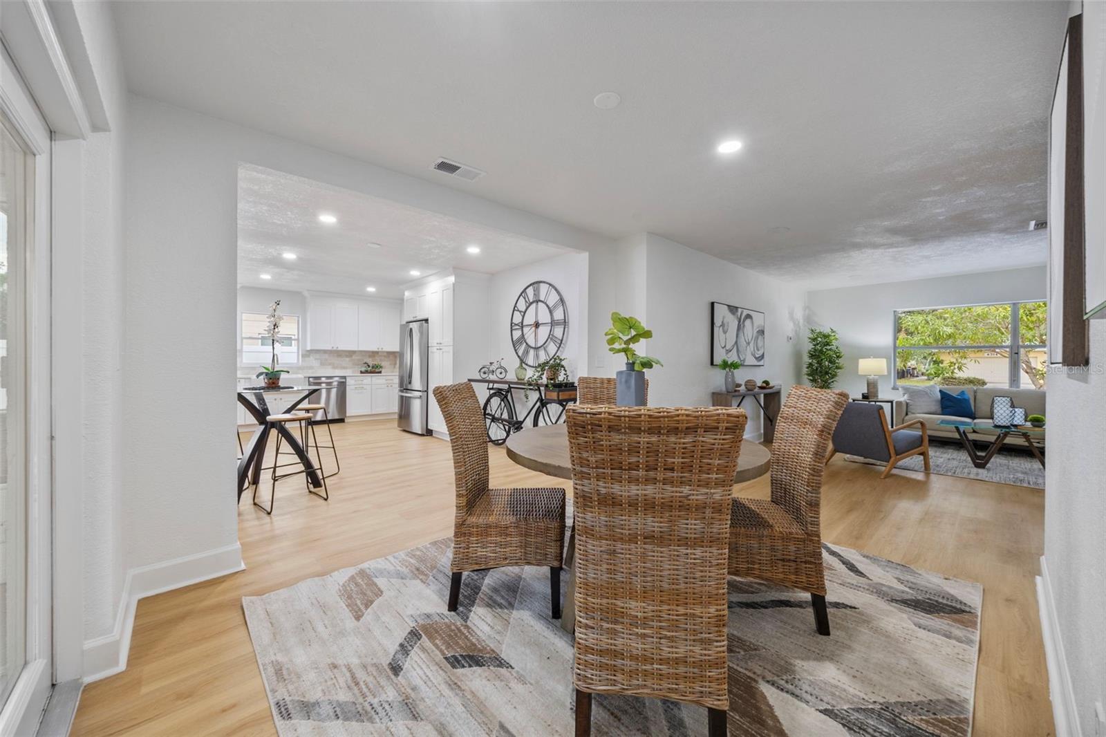 Image 14 of 47 For 4311 Narvarez Way S