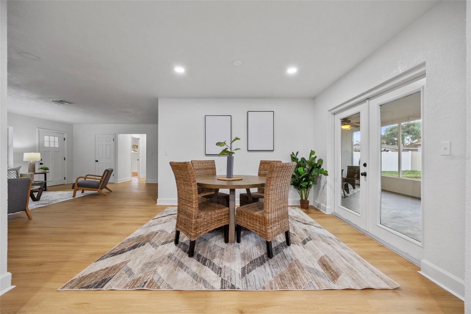 Image 15 of 47 For 4311 Narvarez Way S