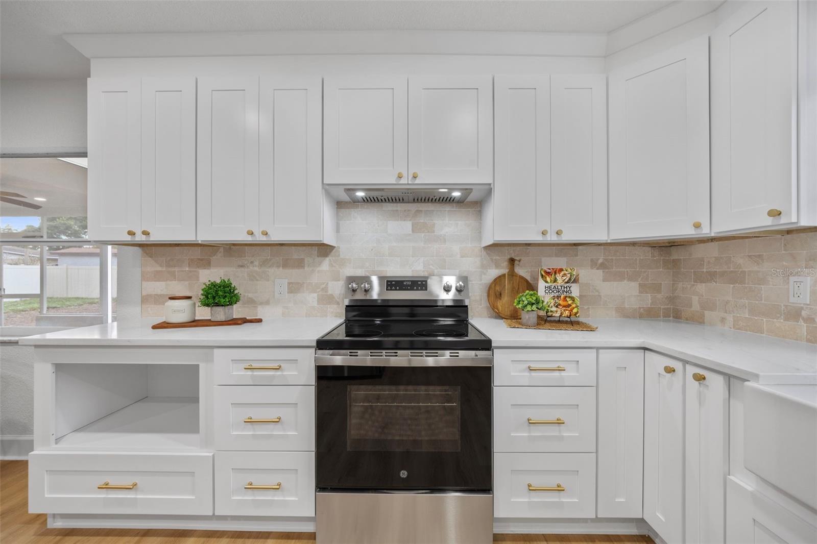 Image 19 of 47 For 4311 Narvarez Way S