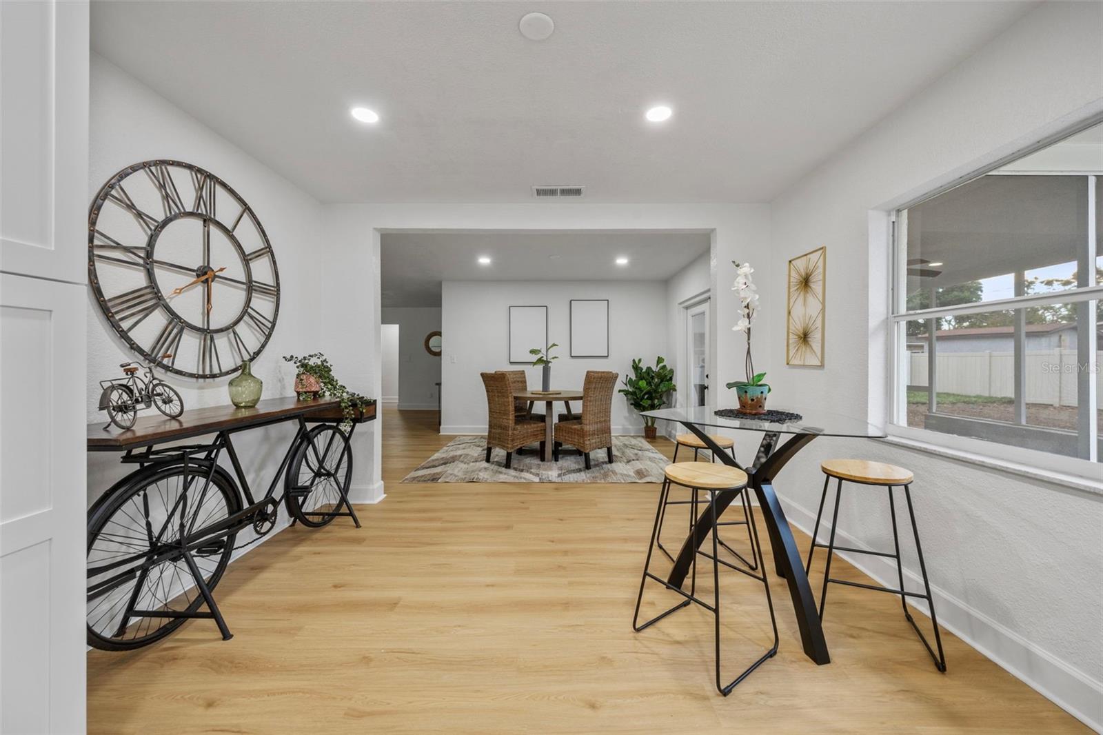 Image 22 of 47 For 4311 Narvarez Way S