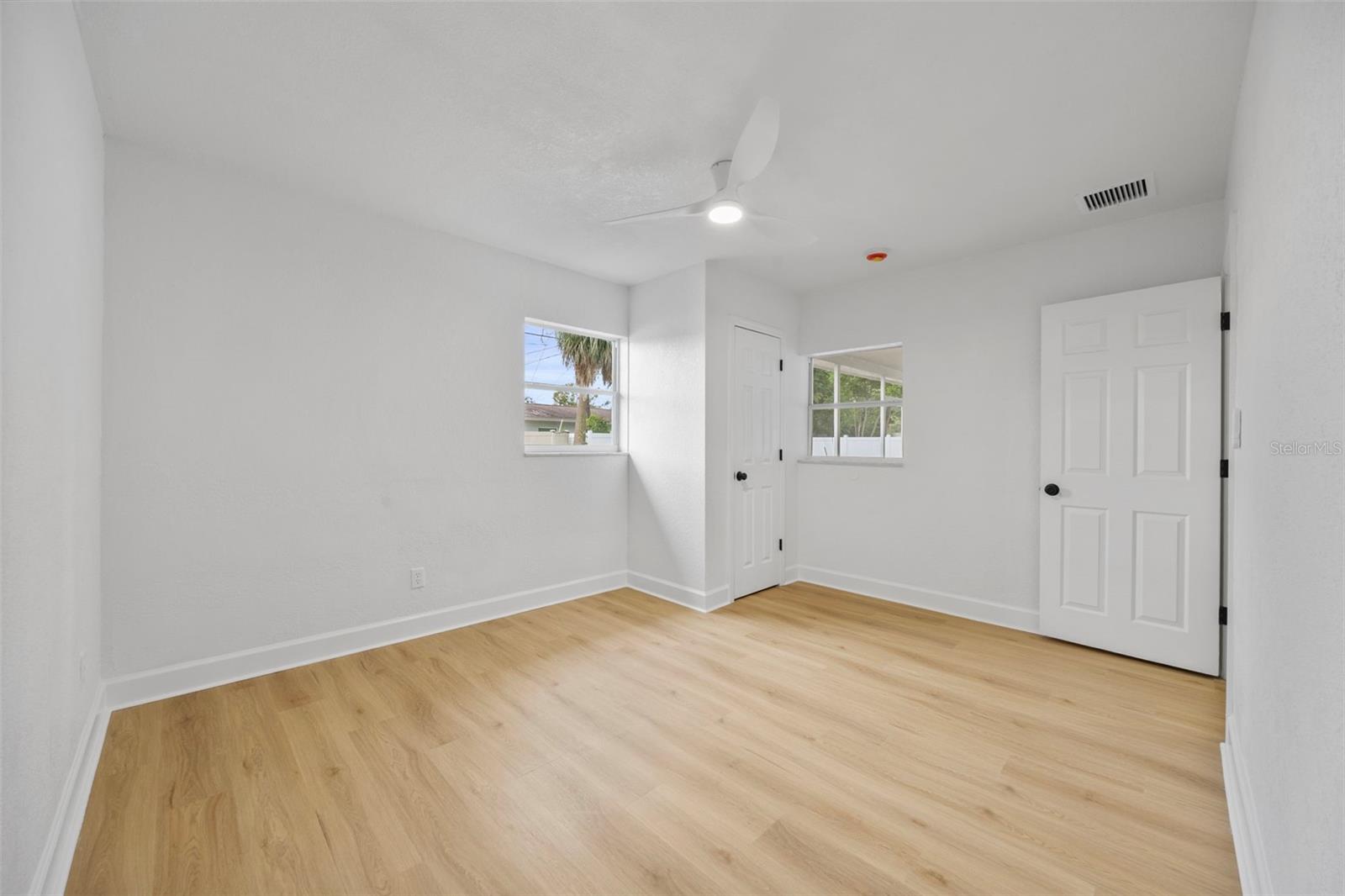 Image 32 of 47 For 4311 Narvarez Way S