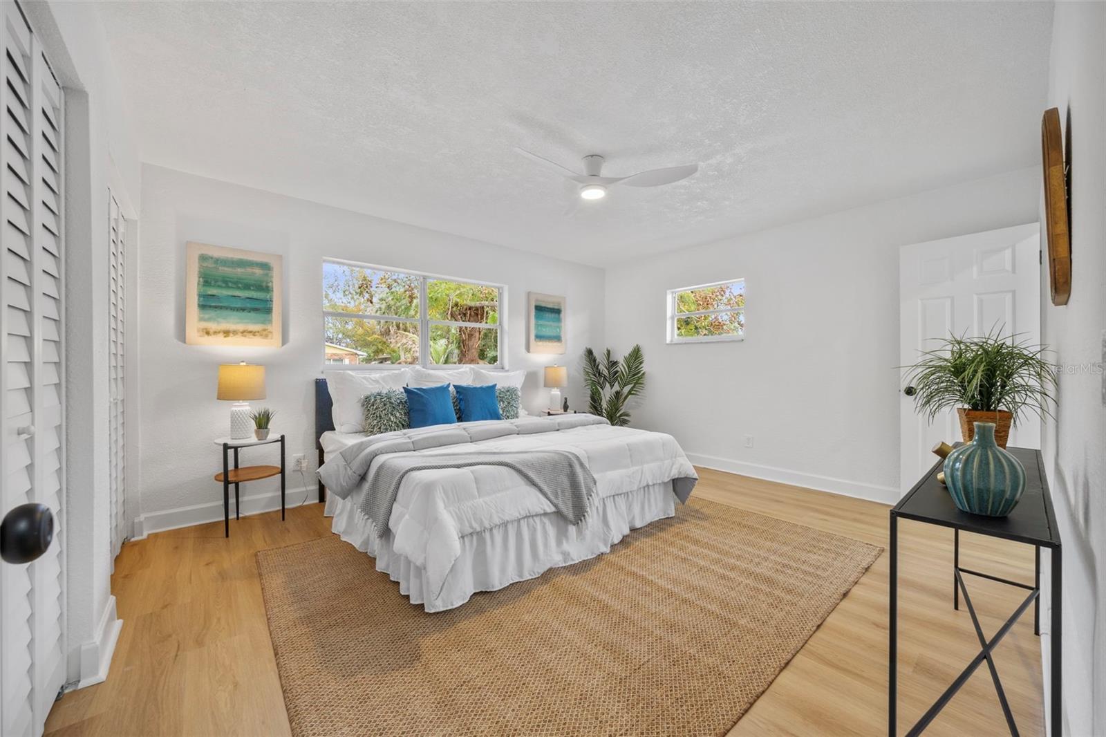 Image 33 of 47 For 4311 Narvarez Way S