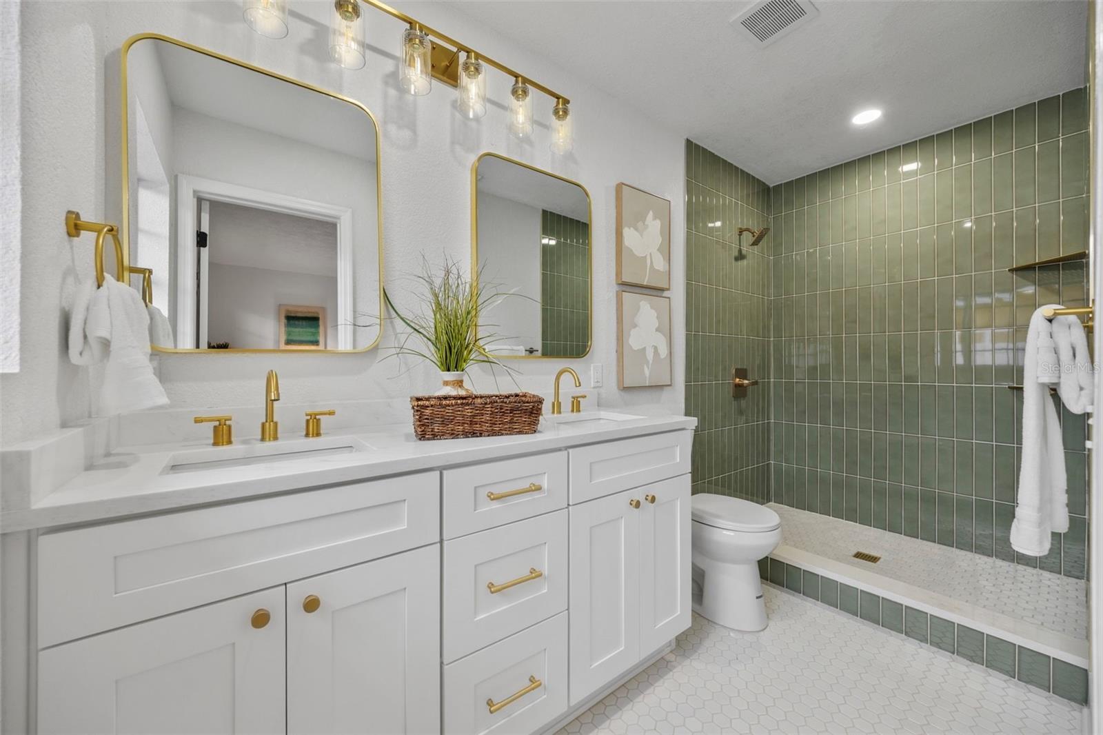 Image 36 of 47 For 4311 Narvarez Way S