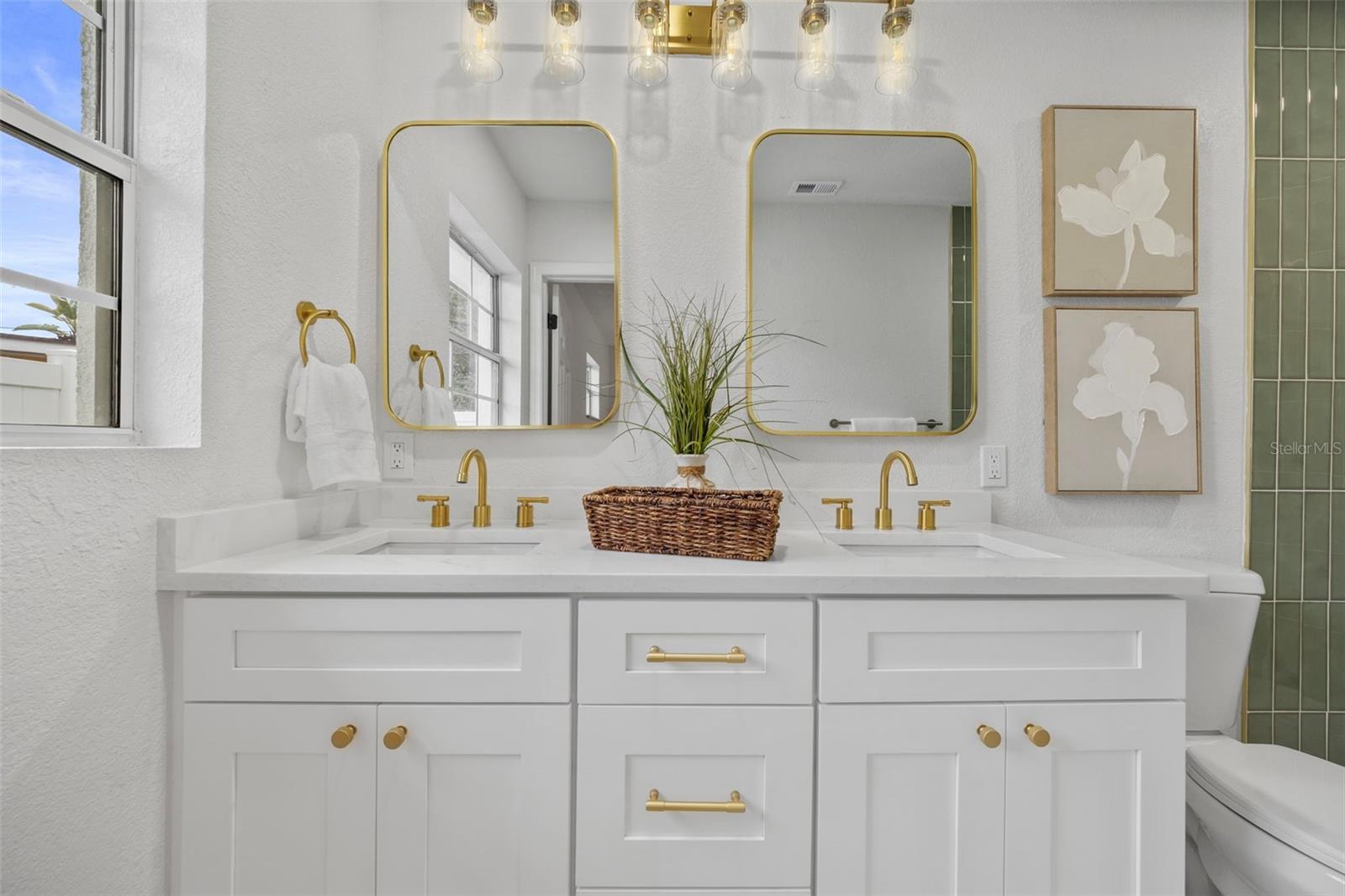 Image 37 of 47 For 4311 Narvarez Way S