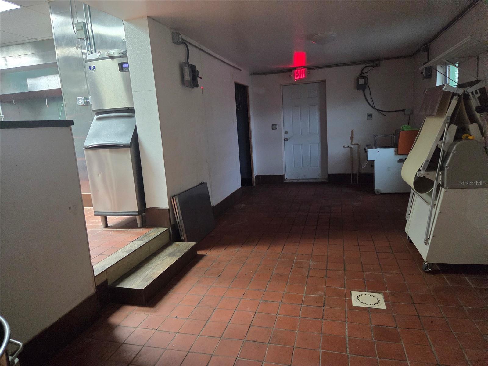 Image 25 of 36 For 38201 10th Avenue