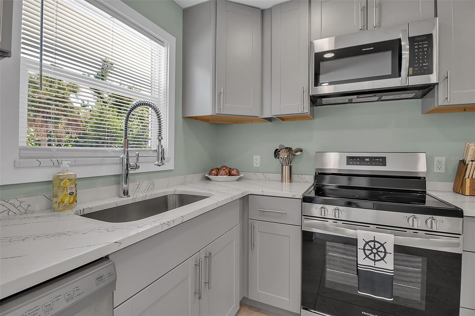 Image 6 of 29 For 713 Saint Judes Drive S 2