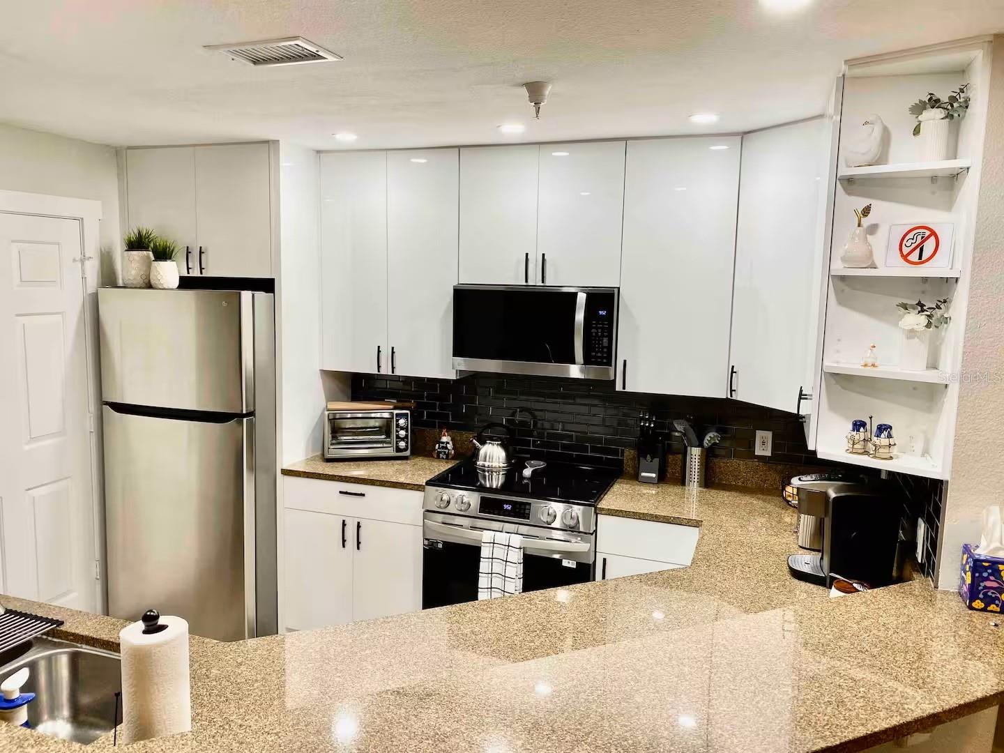 Image 3 of 26 For 1238 Missouri Avenue 103