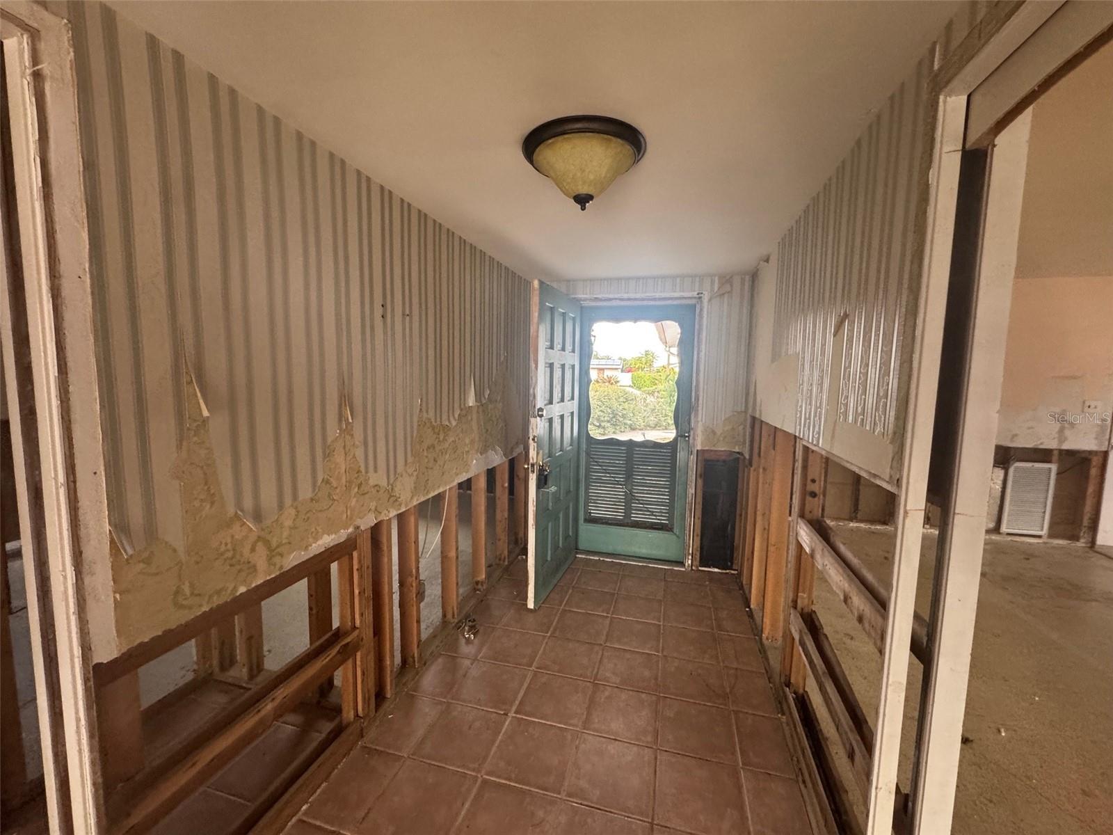 Image 10 of 54 For 5116 Venetian Boulevard Ne