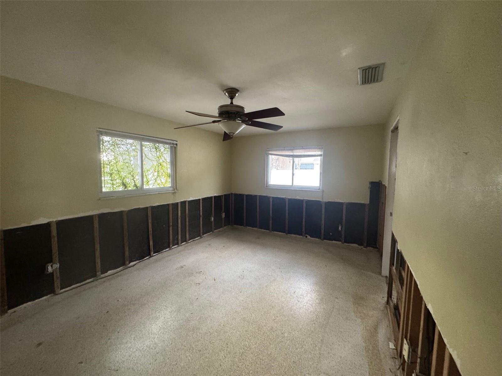 Image 15 of 54 For 5116 Venetian Boulevard Ne