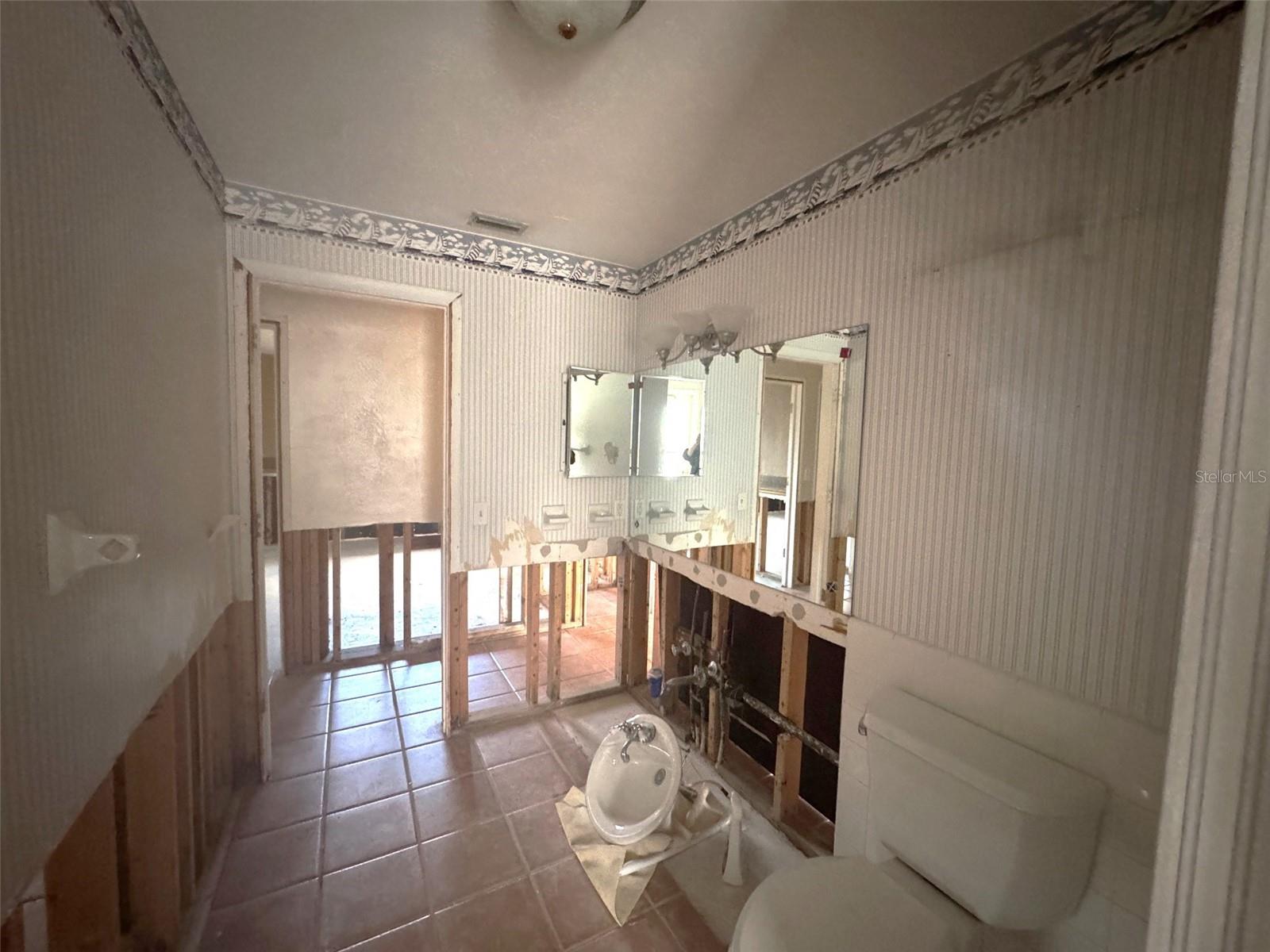 Image 17 of 54 For 5116 Venetian Boulevard Ne