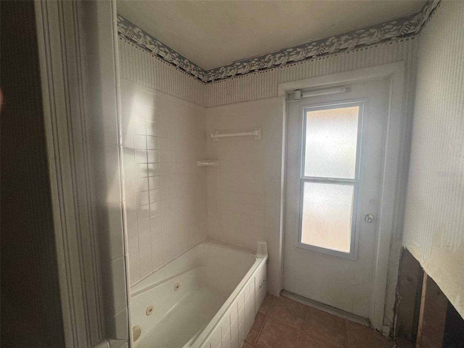 Image 18 of 54 For 5116 Venetian Boulevard Ne