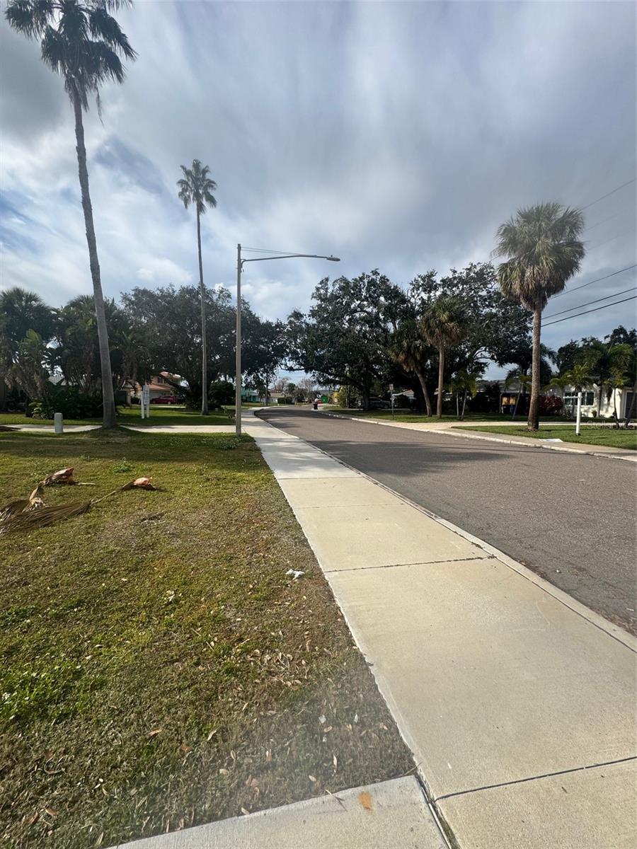 Image 3 of 54 For 5116 Venetian Boulevard Ne