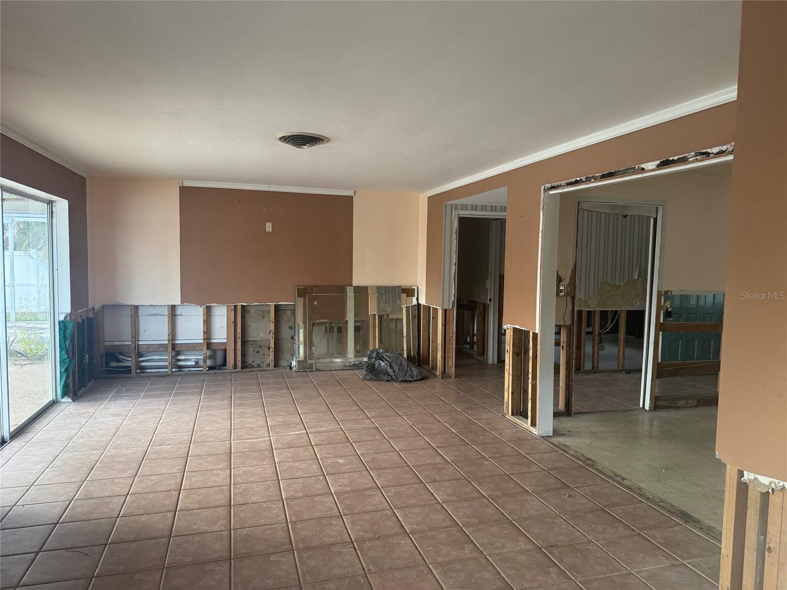 Image 7 of 54 For 5116 Venetian Boulevard Ne