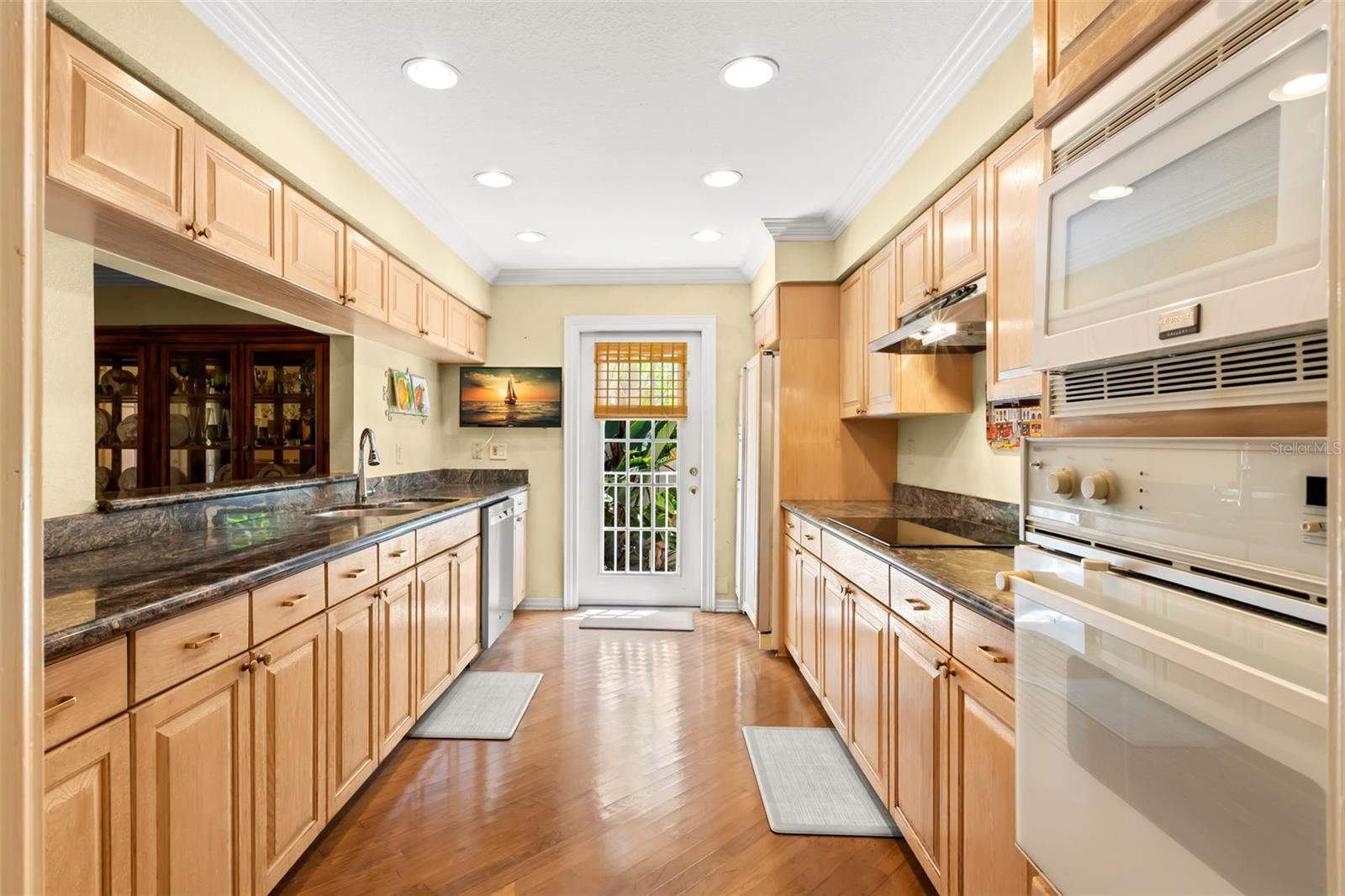 Image 15 of 68 For 1417 Beach Drive Ne